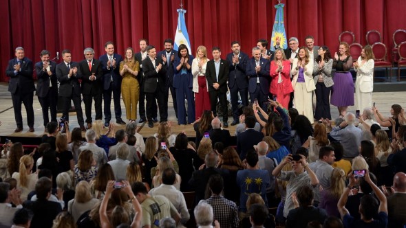 Kicillof tomó juramento a los integrantes del gabinete provincial