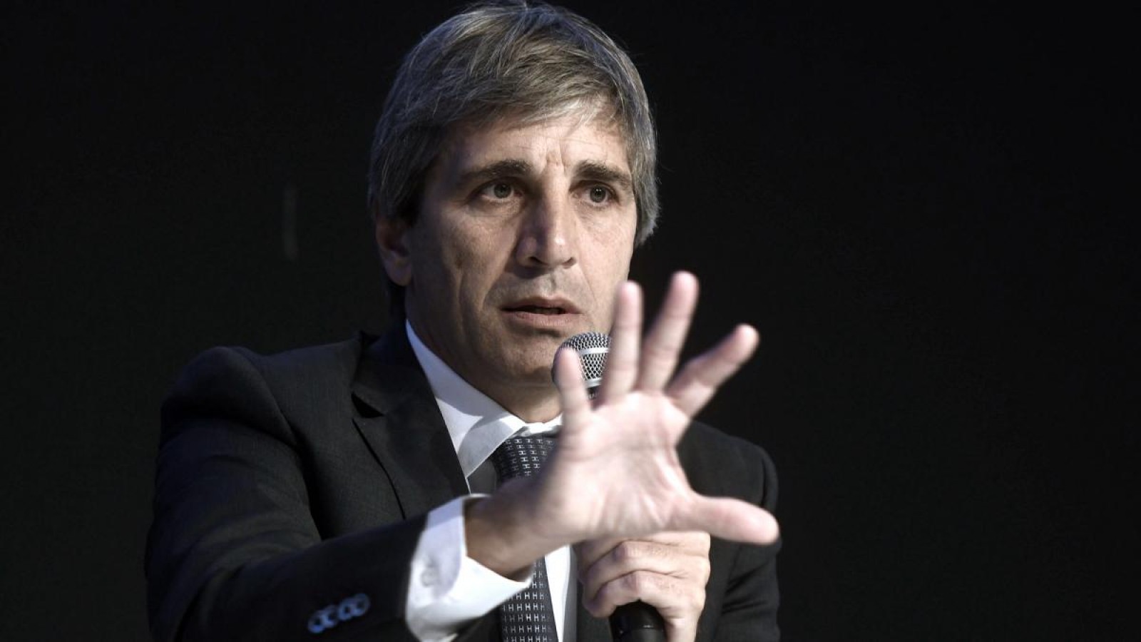 Corregir subsidios a energía y transporte llevará tres años, con un "cambio de enfoque", dijo Caputo