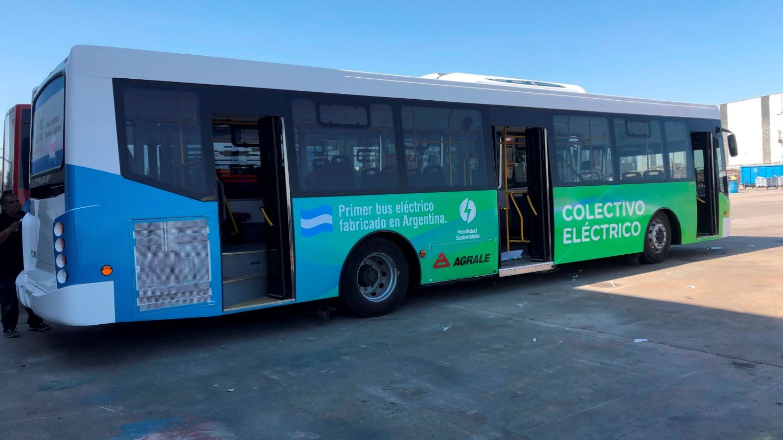Un bus eléctrico con chasis de fabricación local comenzará a circular por el AMBA en pocos meses