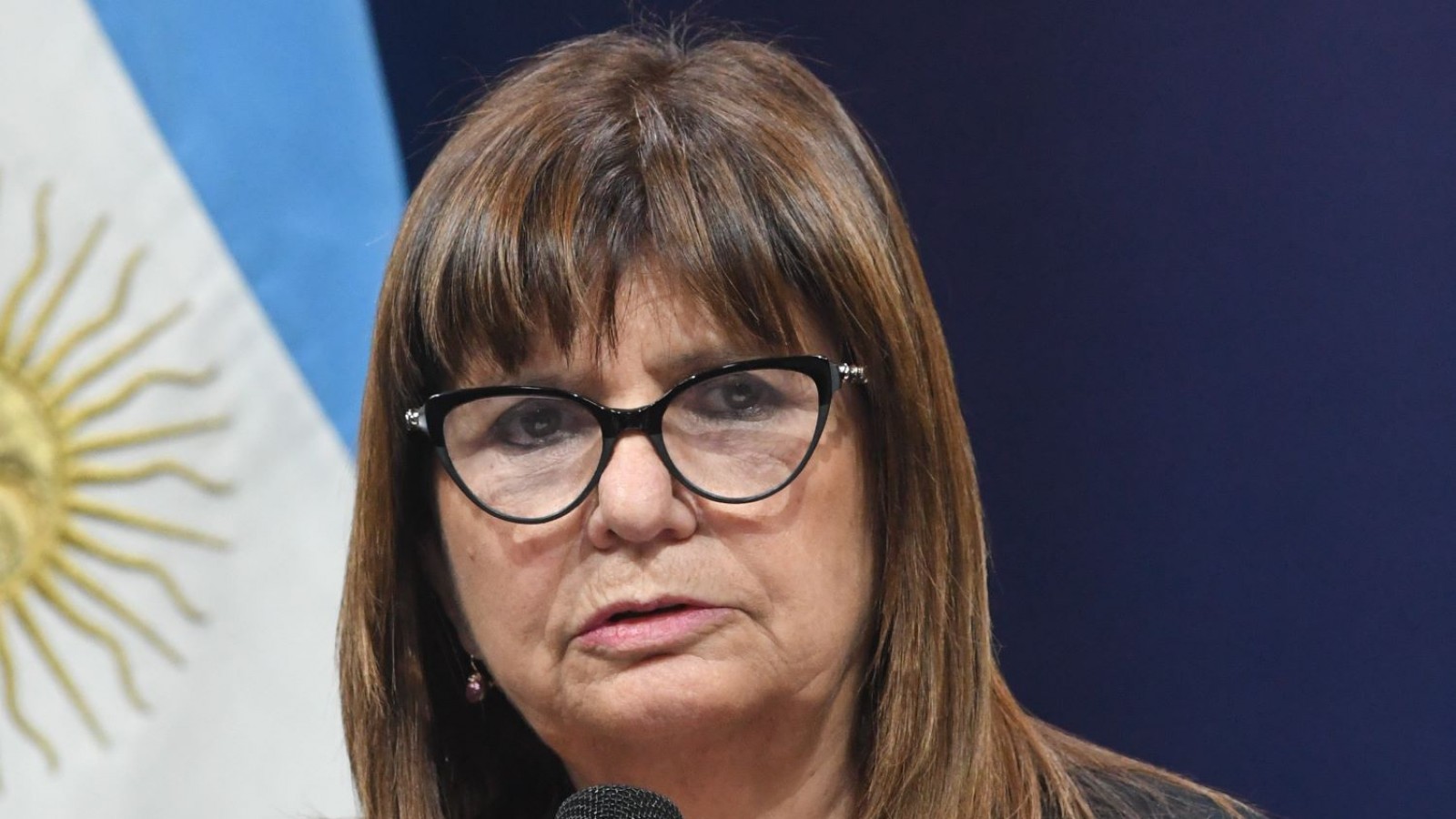 Bullrich ordenó liberar circulación en aeropuertos y dijo que "la Argentina de los aprietes terminó"