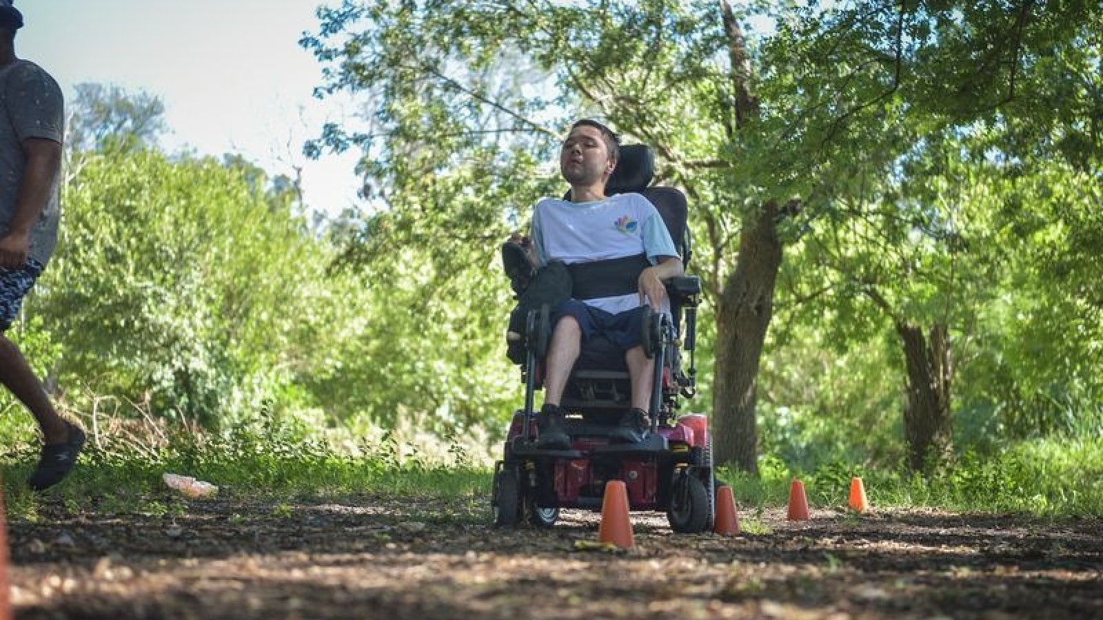 Actividades deportivas para personas con discapacidad en todos los polideportivos del distrito
