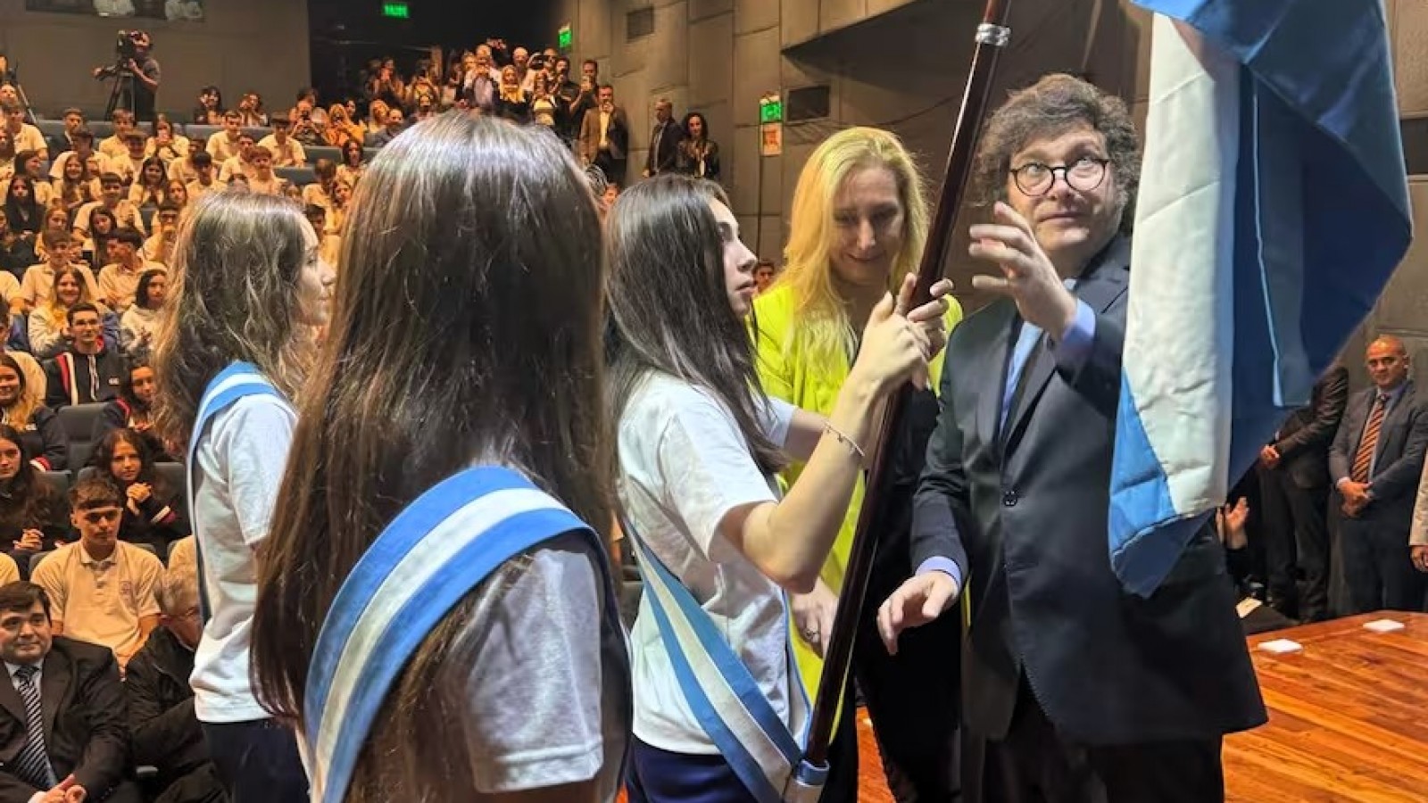 Milei inauguró el ciclo lectivo 2024 en el colegio donde estudió: "Cuando arranqué lo hice bastante más a la izquierda"