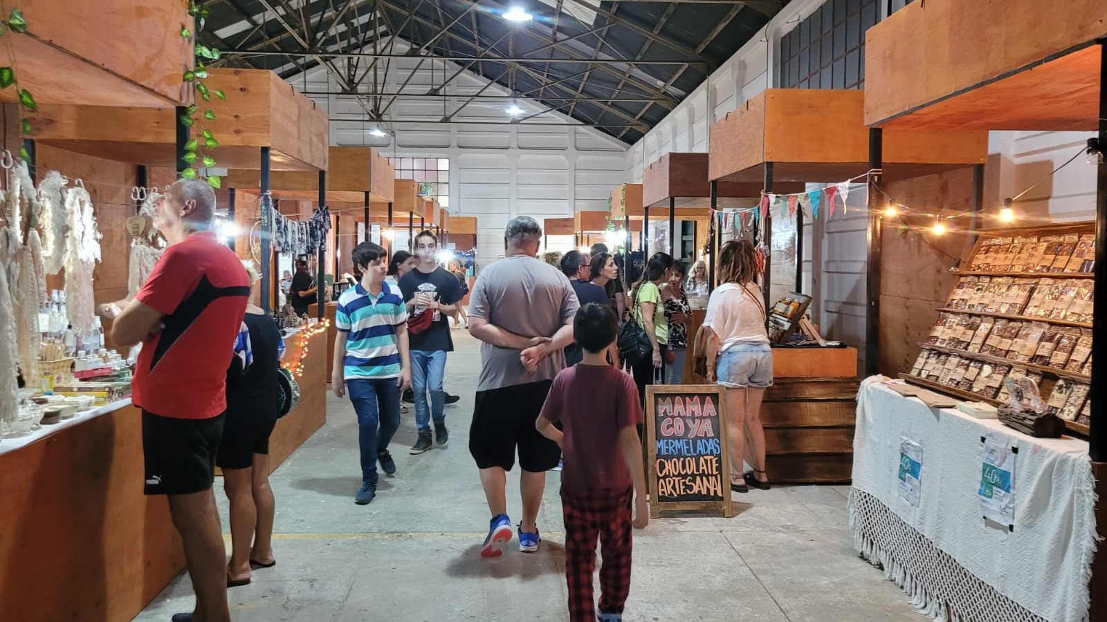 Mercado Raíz en el marco del #8M y Feria de Emprendedores en Plaza Mitre de Baradero
