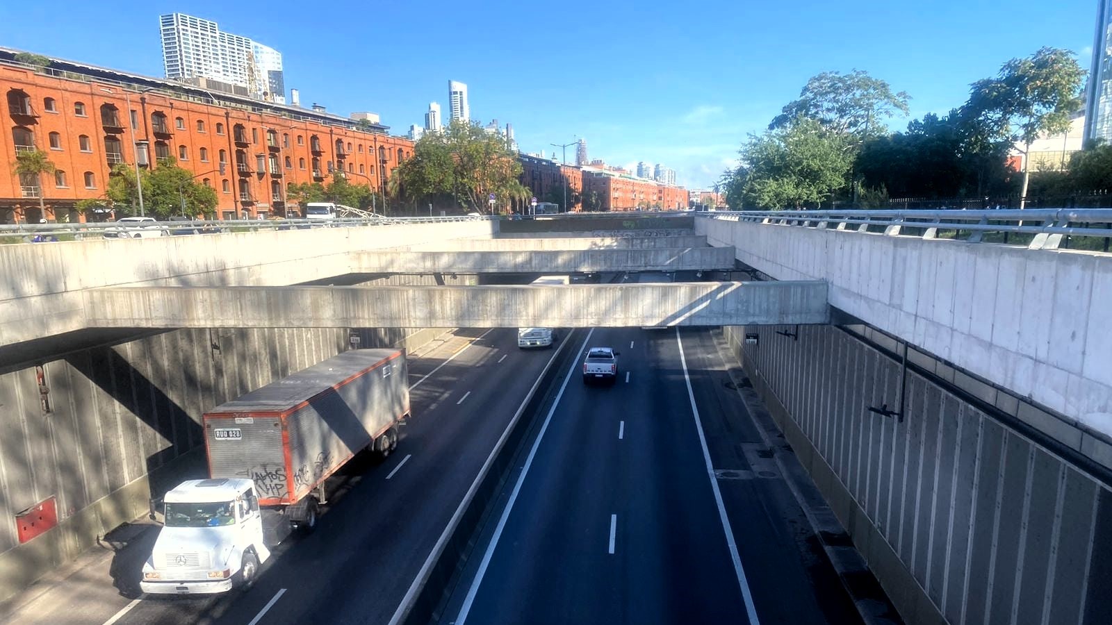 La Ciudad habilita el Paseo del Bajo para autos los fines de semana y feriados