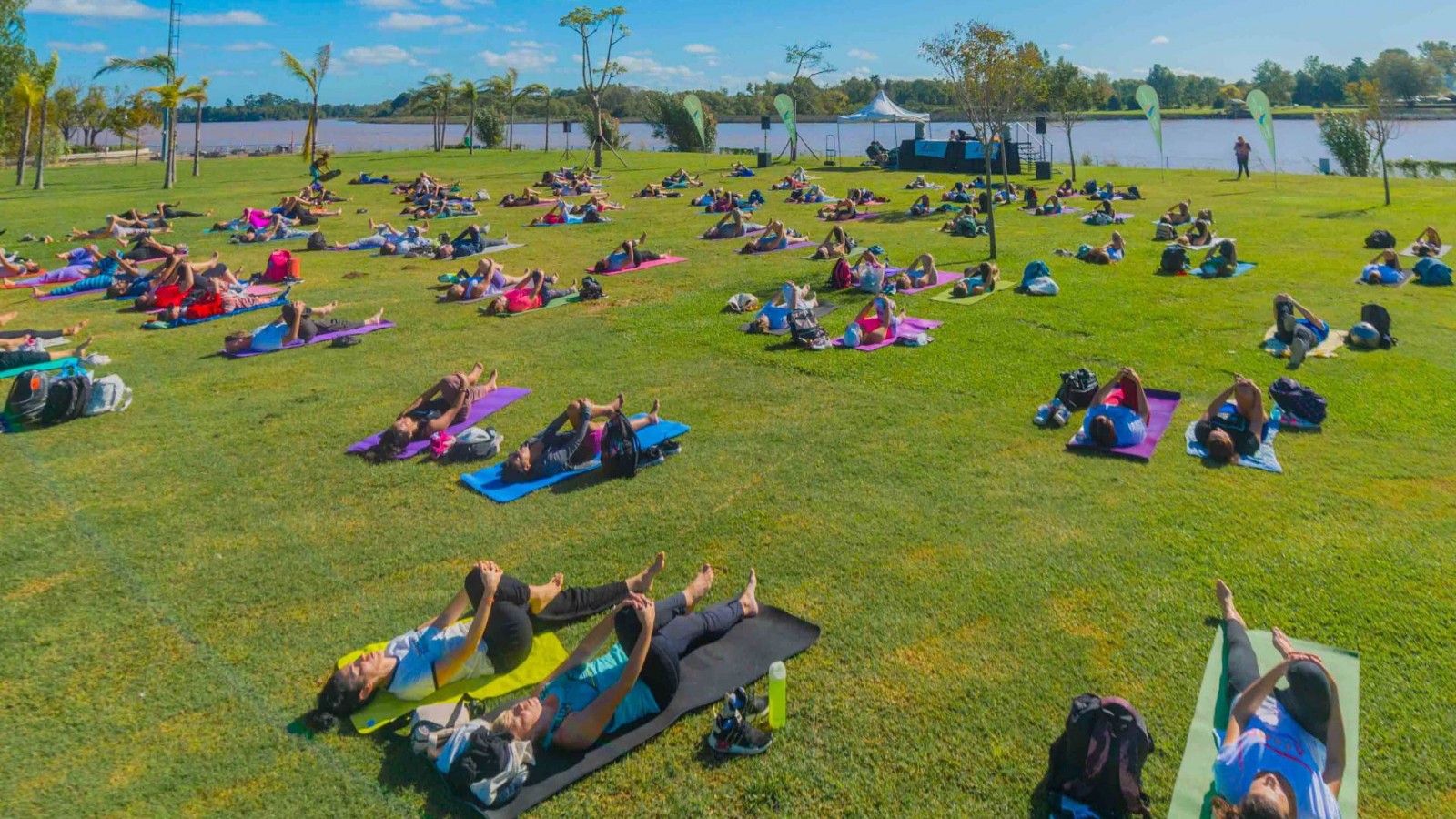Cientos de personas disfrutaron del Yoga en el Festival "Exhale" del Parque Náutico de San Fernando