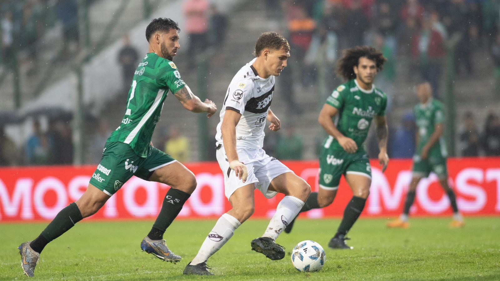 Platense aprovechó la ventaja numérica y derrotó a Sarmiento en Junín