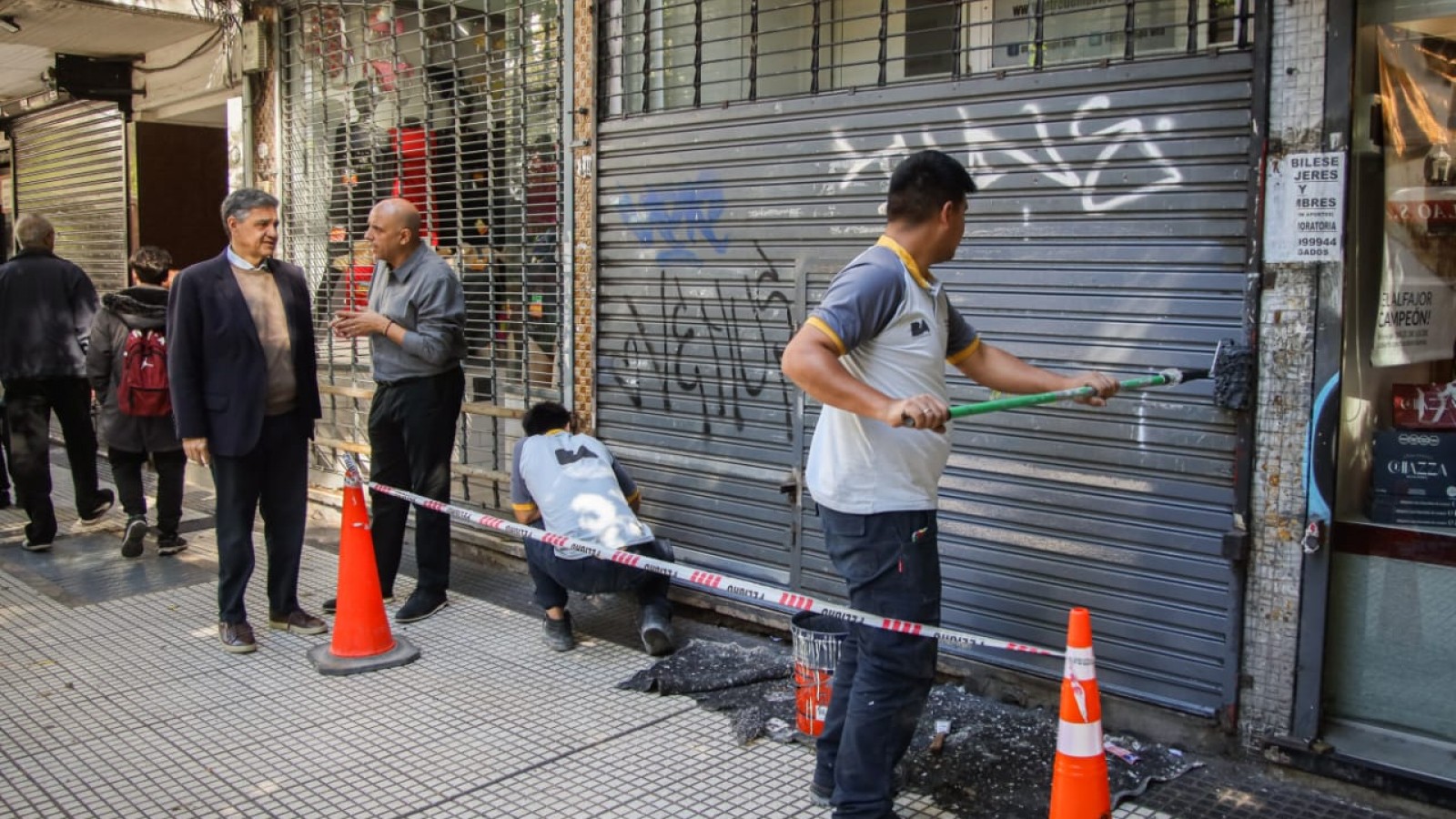 La Ciudad ya limpió este mes casi 100 frentes de comercios vandalizados durante las marchas al Congreso
