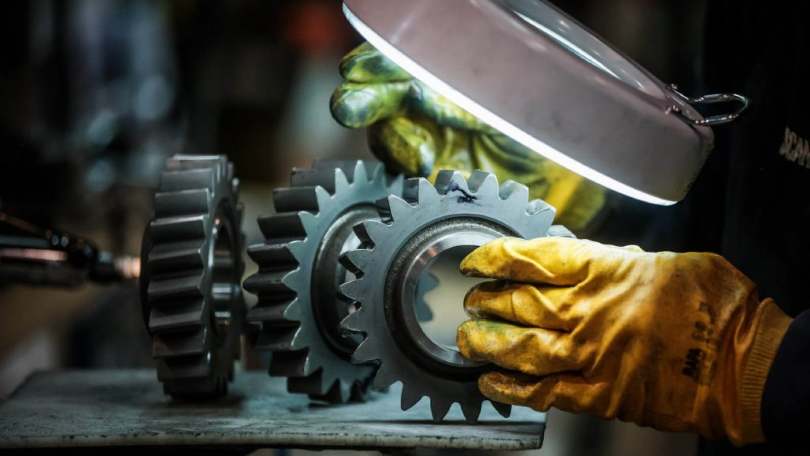 La construcción y la industria registraron caídas en octubre, según el INDEC, aunque mantienen subas en el acumulado anual