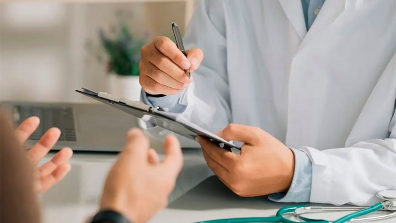 Las prepagas empezaron a informar nuevos aumentos para enero de 2026: cuánto suben las cuotas