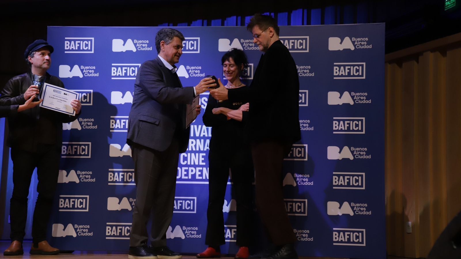 Jorge Macri entregó el "Gran Premio" en el cierre de la 25° edición del BAFICI, el mayor festival de cine independiente de Latinoamérica