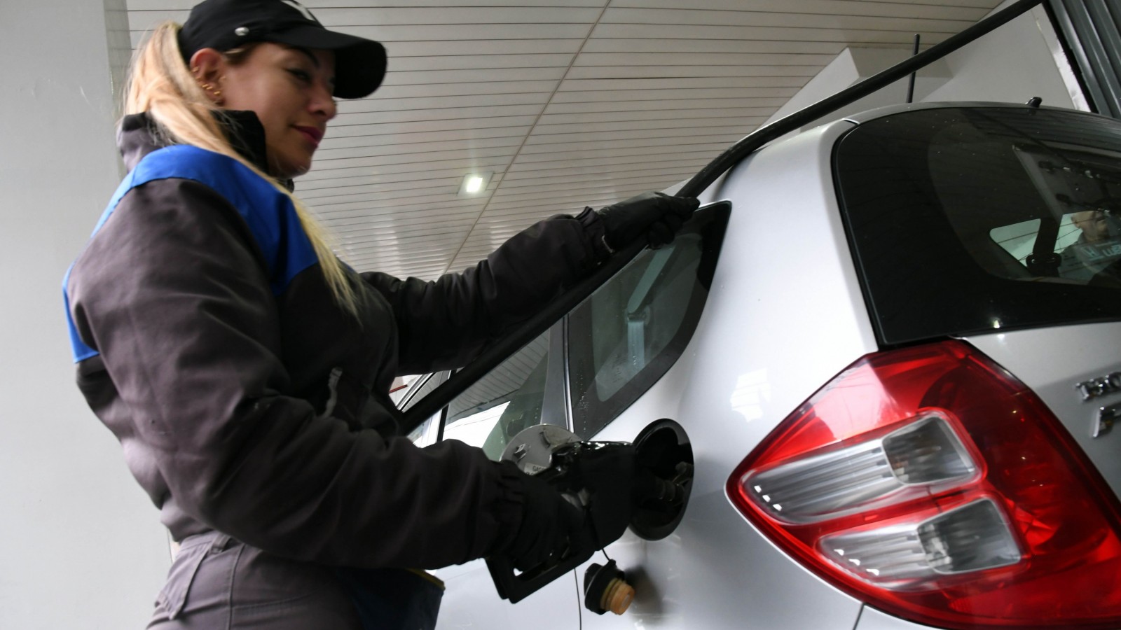 YPF aumentó un 3,5% el precio de los combustibles y lanzó un nuevo esquema de descuentos