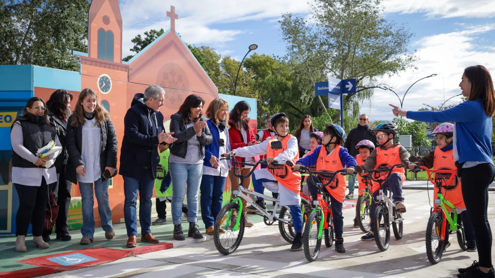 Javier Martínez participó de una demostración vial por alumnos de la EP Nº 10