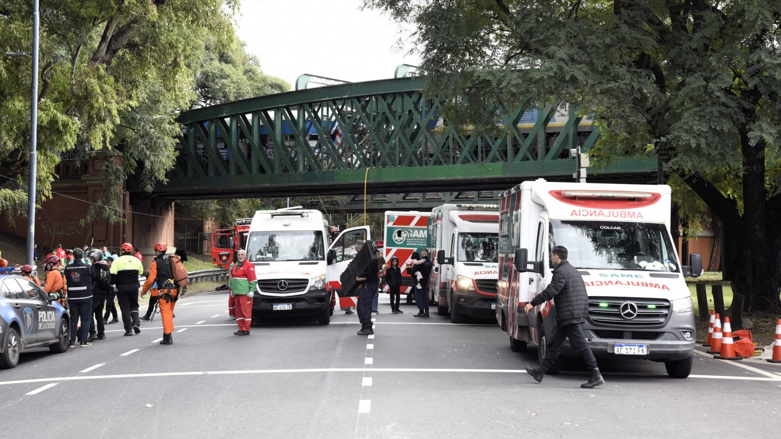 La Ciudad desplegó un gran operativo de emergencia tras un choque de trenes en Palermo y el SAME trasladó a 16 heridos