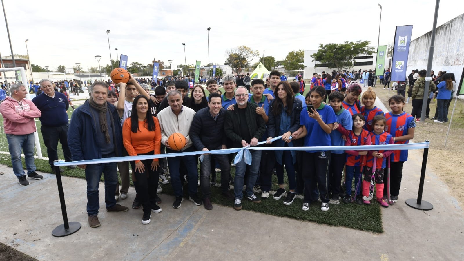 Leo Nardini inauguró el "Playón Multideportivo Villa de Mayo"