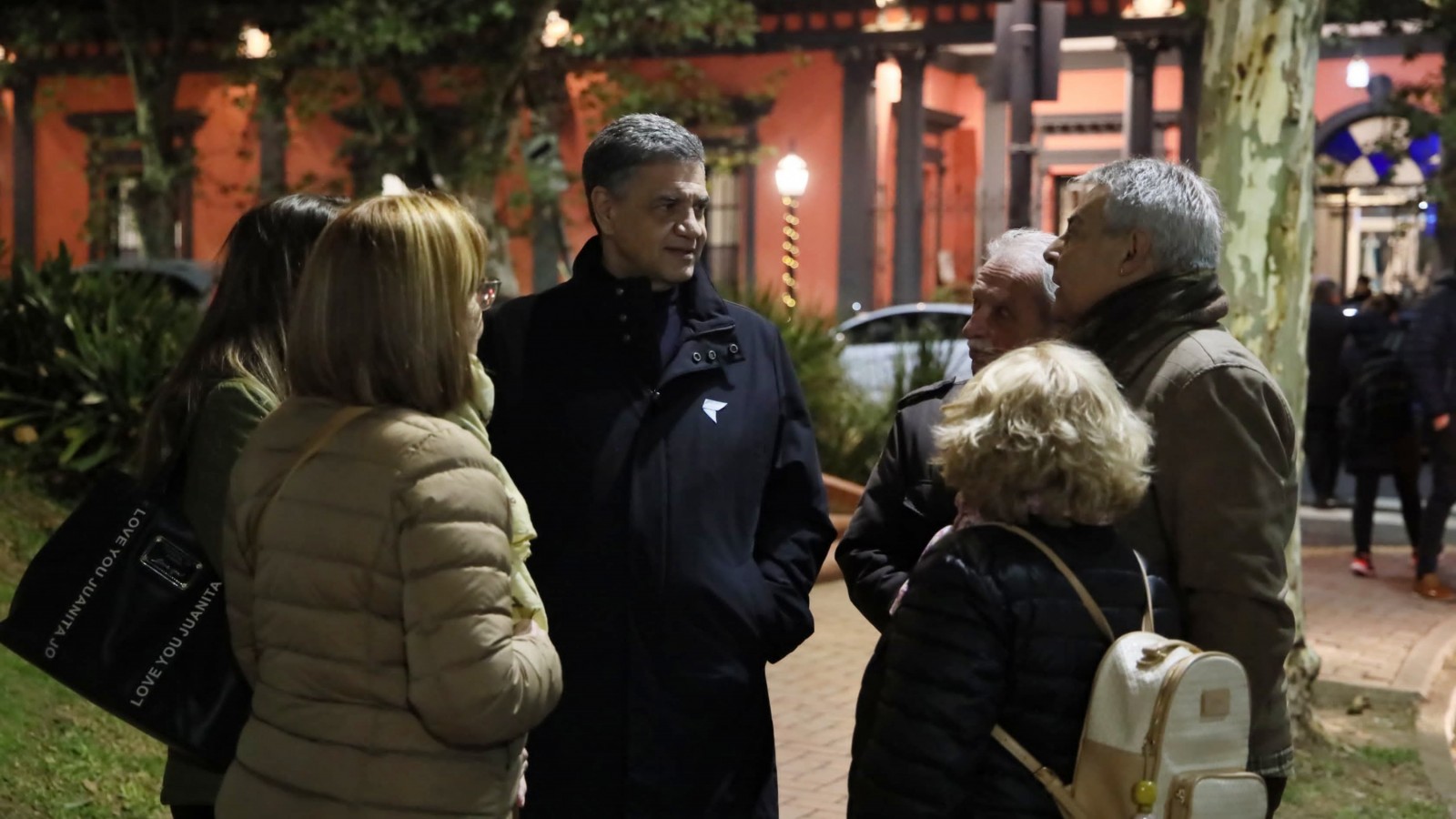 La Ciudad ilumina parques y plazas e instala los primeros tótems de seguridad