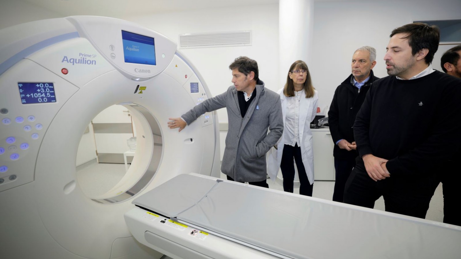 Kicillof recorrió las obras de remodelación y puso en funcionamiento nuevos equipos en el Hospital "General San Martín"