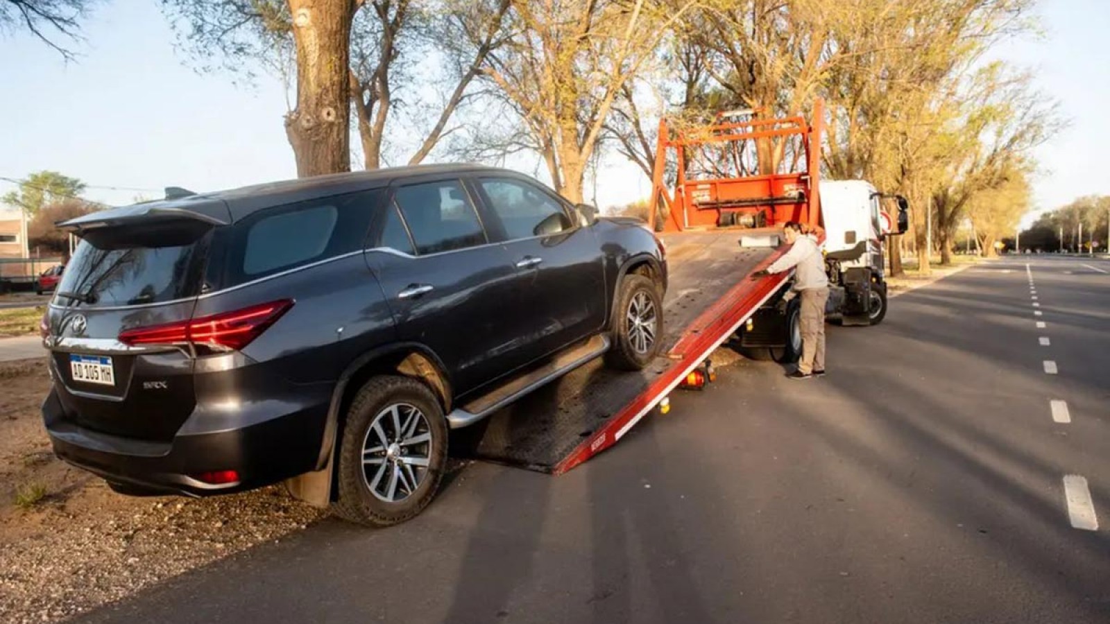 Grúas: el Gobierno dio marcha atrás y las aseguradoras podrán seguir brindando el servicio