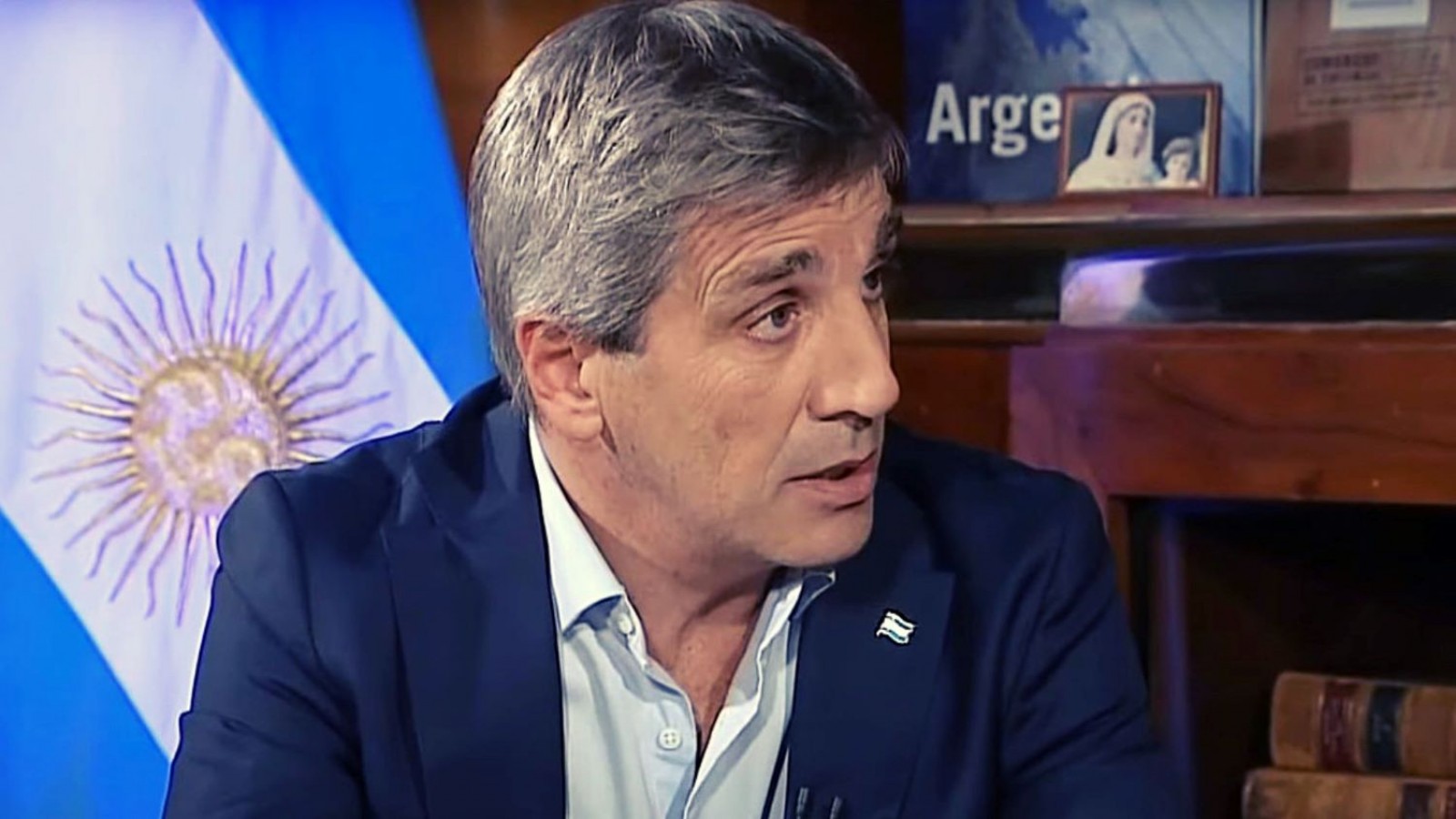 Caputo aseguró que "hay claros signos de recuperación" y que opositores quieren "voltear" al Gobierno