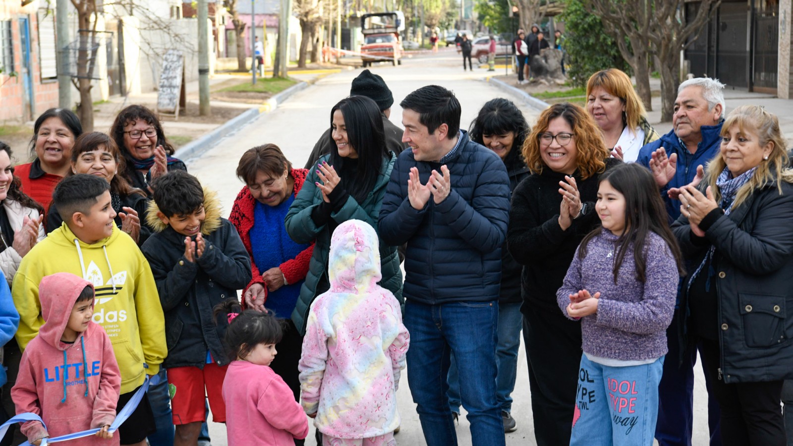Leo Nardini inauguró el pavimento de la calle Ricardo Rojas, en la ciudad de Grand Bourg