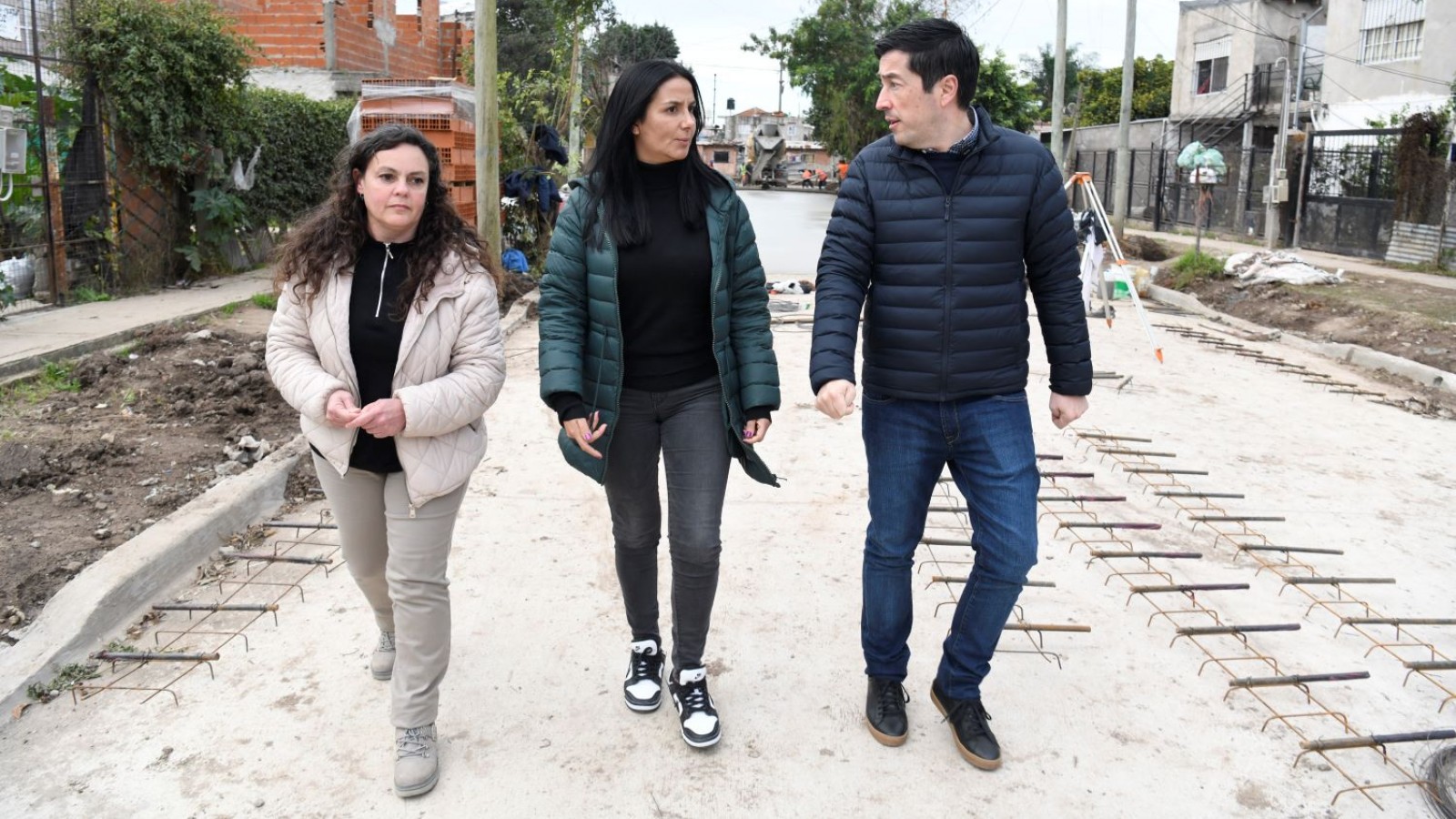 Se ejecutan nuevos pavimentos en Barrio Santa Mónica de Grand Bourg