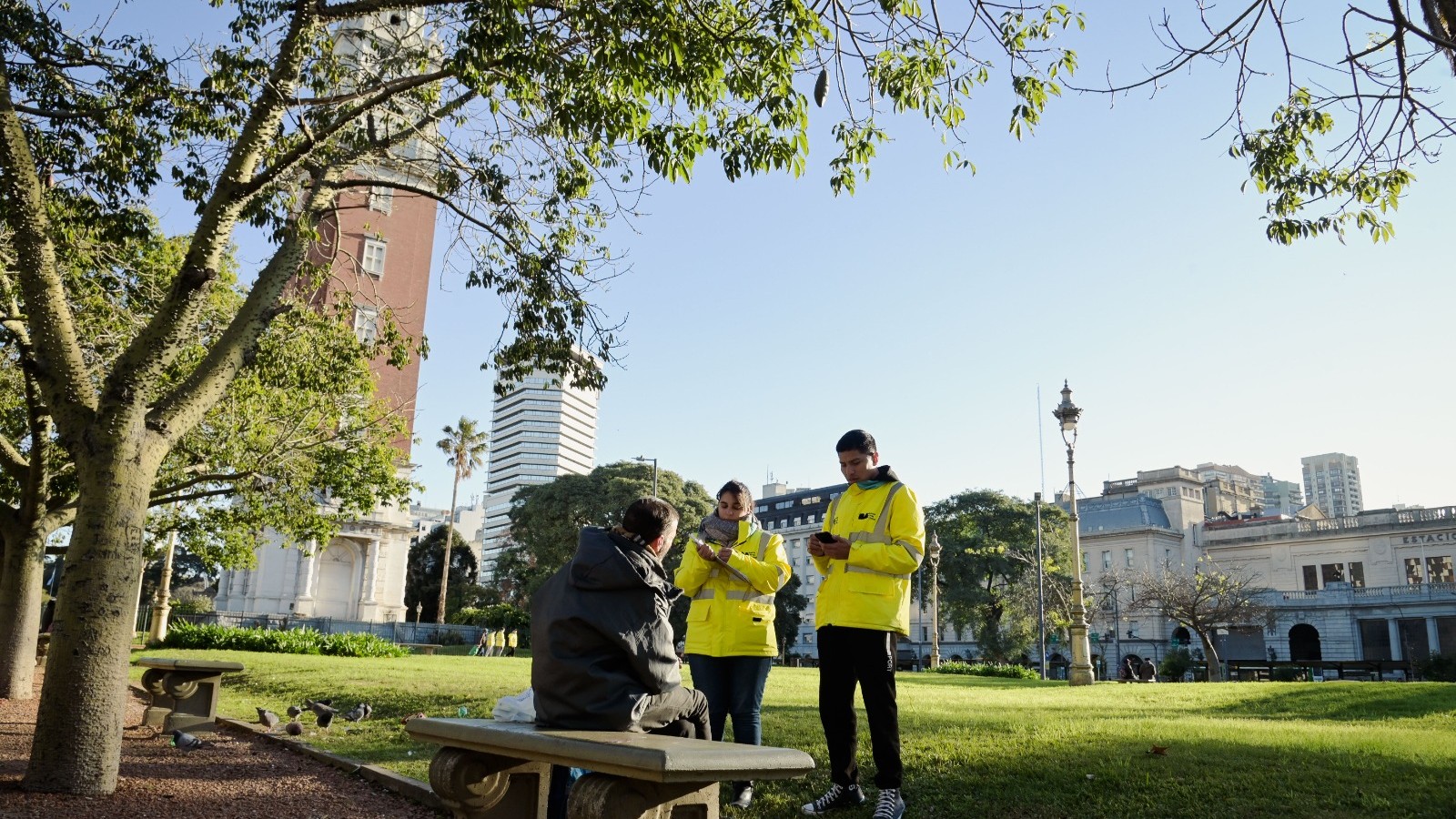 Por el frío la Ciudad intensifica los operativos de la Red de Asistencia: 250 personas aceptaron sumarse a los Centros de Inclusión Social