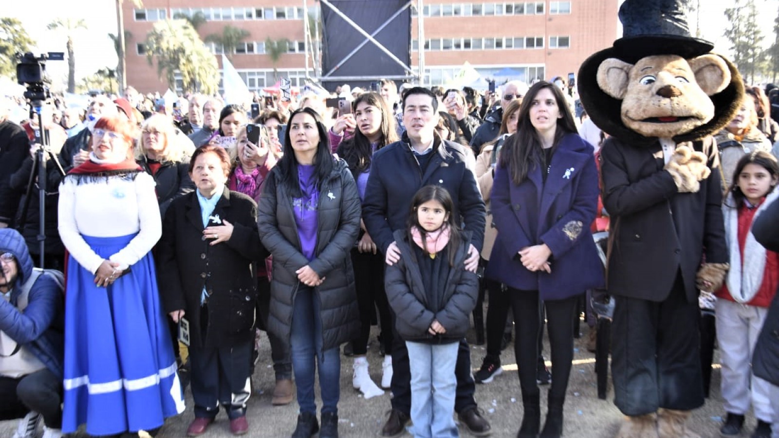 Las familias malvinenses celebraron los 208 años de independencia