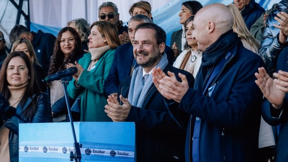 Gran festejo popular por el Día de la Independencia en las calles de Matheu