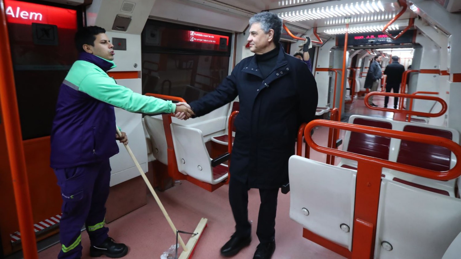 La Ciudad muestra cómo se limpian todas las noches los subtes y cuántos operarios trabajan