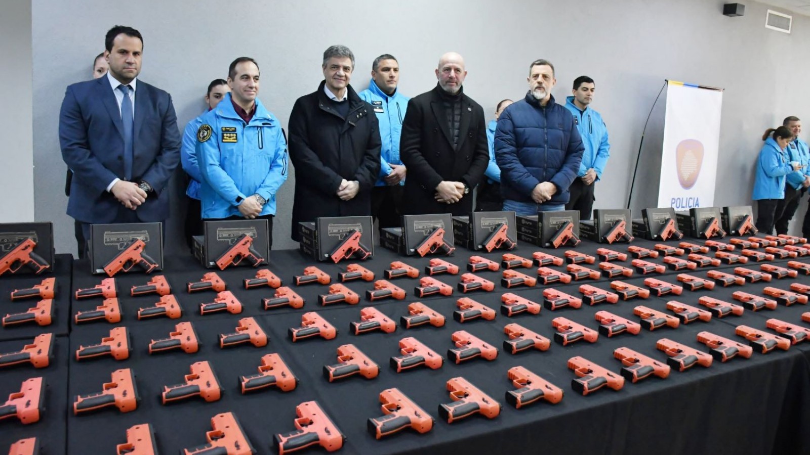 Cómo funcionan las pistolas BYRNA, las nuevas armas de letalidad reducida que sumó la Policía de la Ciudad