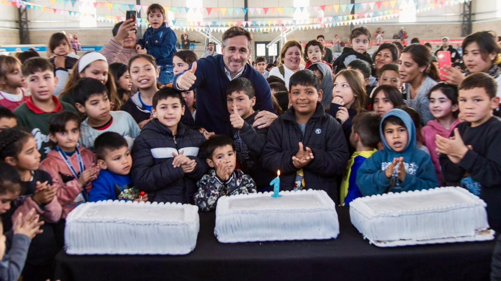 Achával celebró junto a los vecinos de Derqui el primer año de su Club Municipal