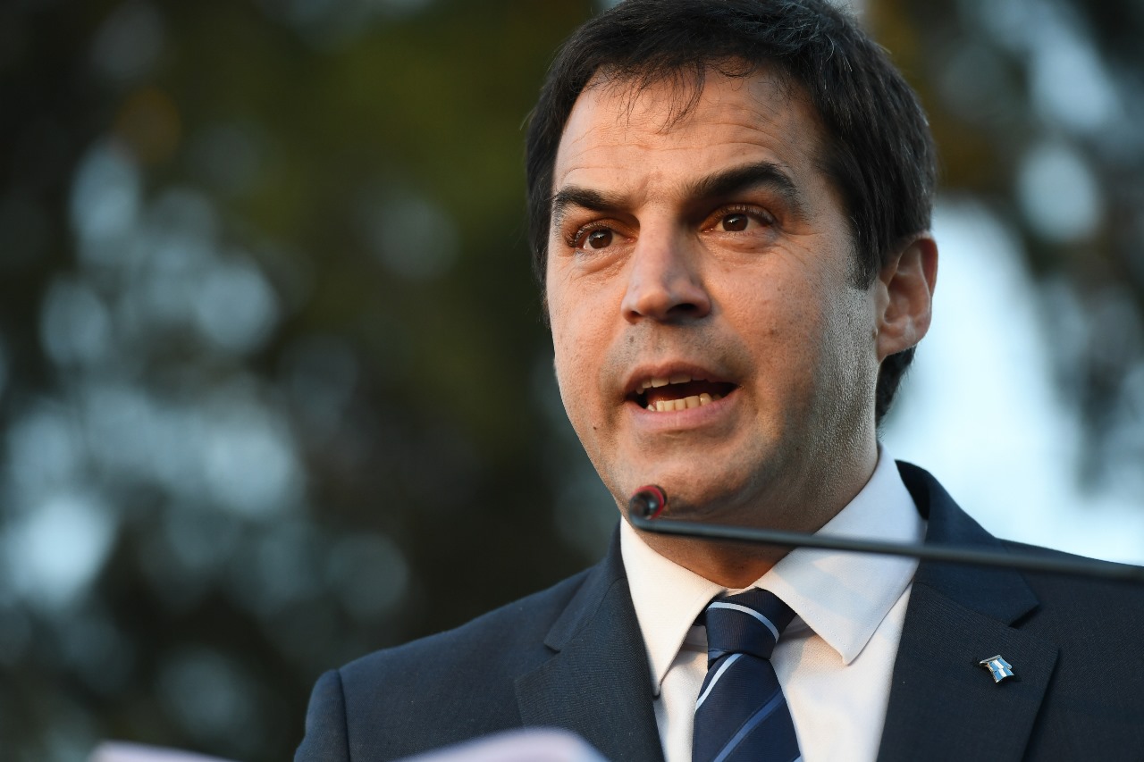 Intendente del conurbano en contra de los celulares en la cárcel: «Por más que los agarremos y encerremos, van a seguir operando»