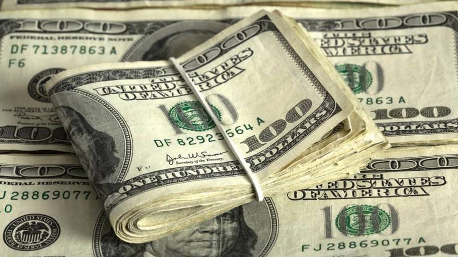 El Banco Central reinstauró una medida del cepo al dólar para ahorristas: quienes compren oficial no podrán vender en el MEP y CCL