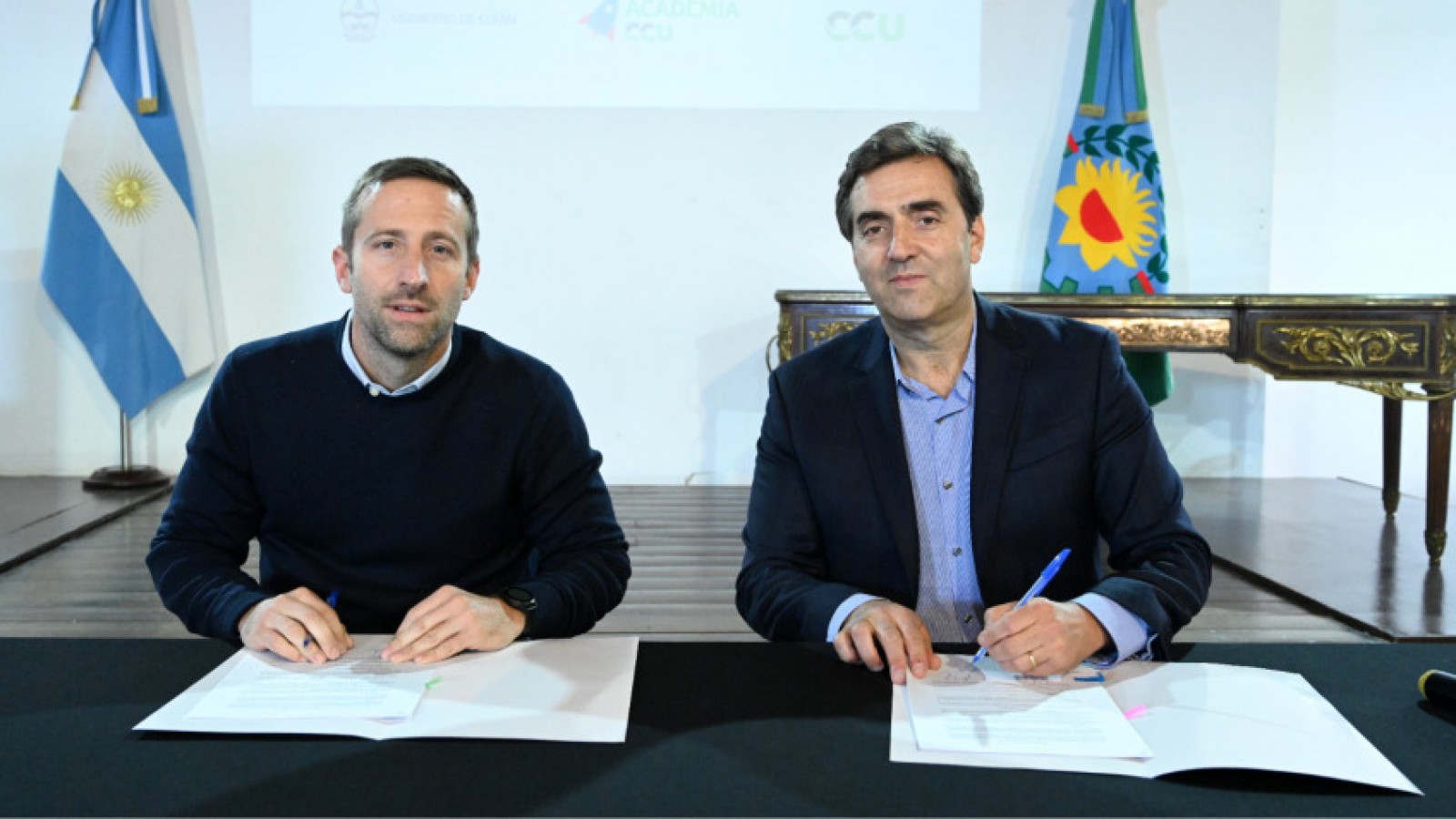 El Municipio de Luján y la empresa CCU firmaron un convenio para capacitar a emprendedores y comerciantes