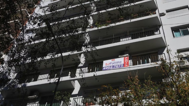 Alquileres en CABA: un tres ambientes ya supera el millón de pesos y crece la presión sobre inquilinos