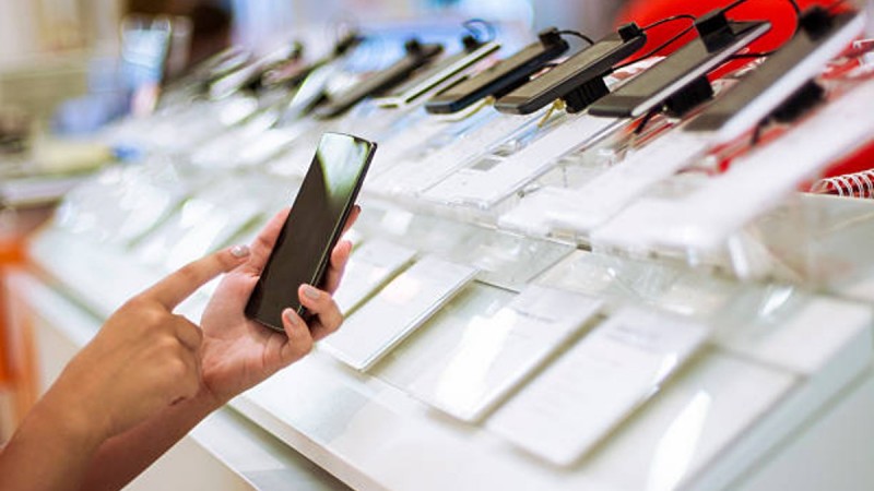 Desde hoy se eliminan los aranceles a la importación de celulares: qué puede pasar con los precios
