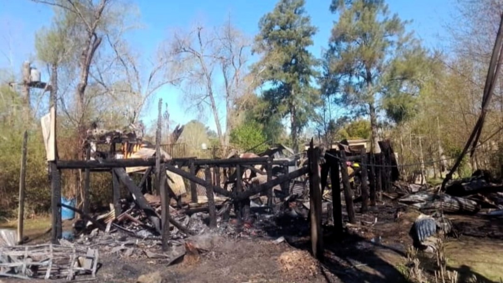 En el Delta de Tigre, a una familia se le prendió fuego su casa, lo perdió todo y necesitan de tu ayuda