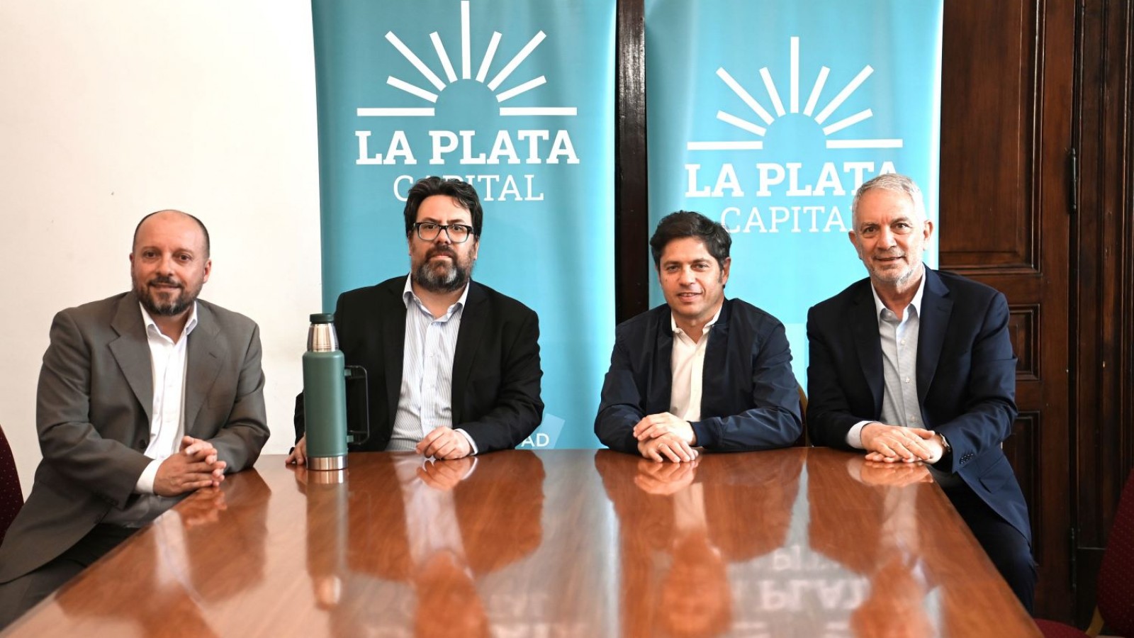 Kicillof participó de la firma del convenio de hermanamiento de La Plata y Montevideo