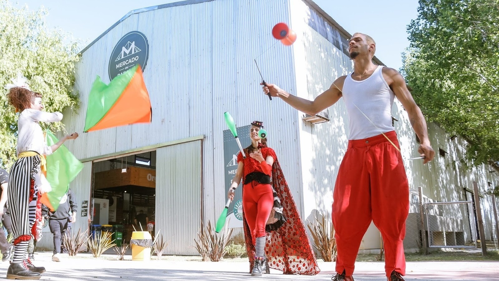 Finde en Escobar: la muestra literaria "Palabras Usadas", un concierto de jazz y el estreno de la película "Robot Salvaje" son los eventos destacados