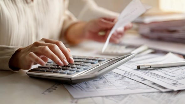 Diciembre llega con nuevos aumentos: alquileres, prepagas, transporte y tarifas que impactan en los hogares