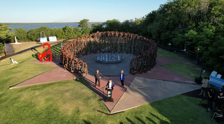 Kicillof: "Soberanía, independencia y justicia social: ese es nuestro compromiso ante los patriotas que dieron su vida por nuestro país"