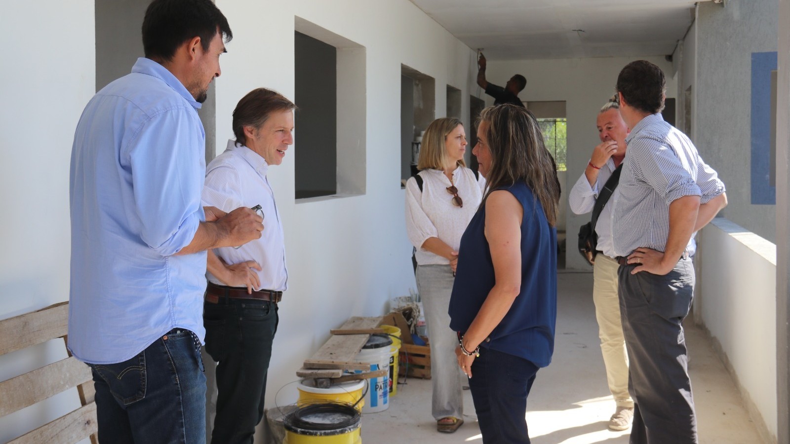 Jaime Méndez recorrió la obra de la ES N°11 de barrio Obligado