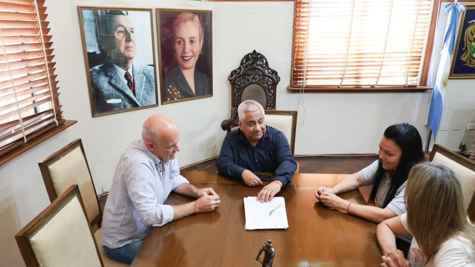 Salazar firmó el decreto para la adquisición de dos unidades sanitarias para San Pedro