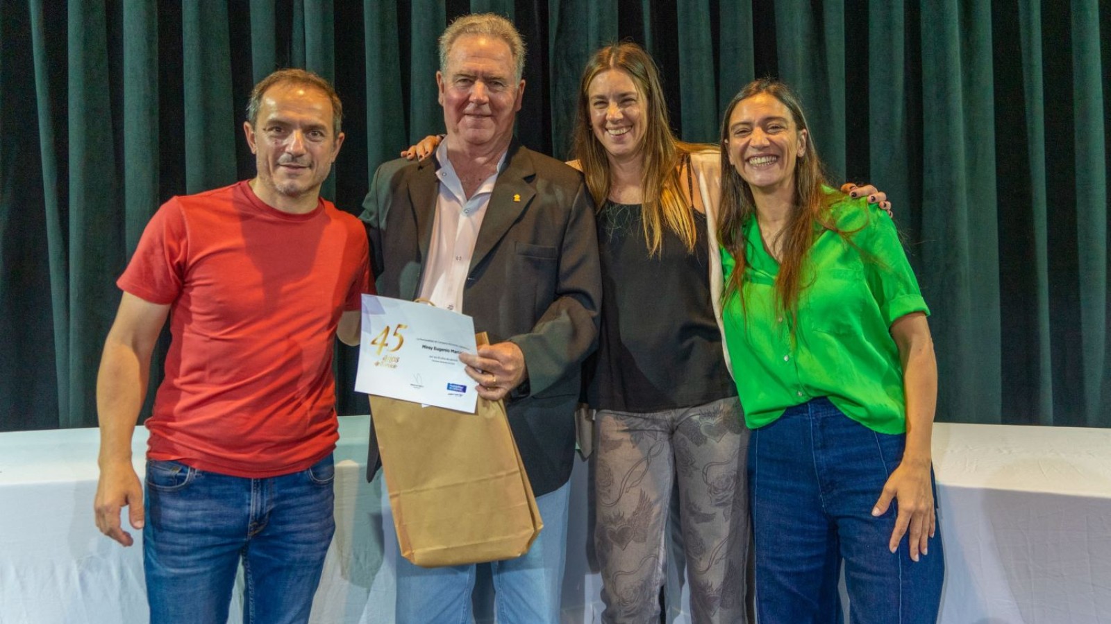 Abella encabezó la entrega de reconocimientos por trayectoria a empleados municipales