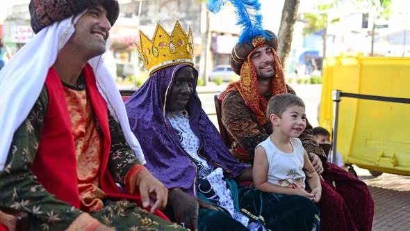 Los Reyes Magos vuelven a San Fernando para sacarse fotos con las familias