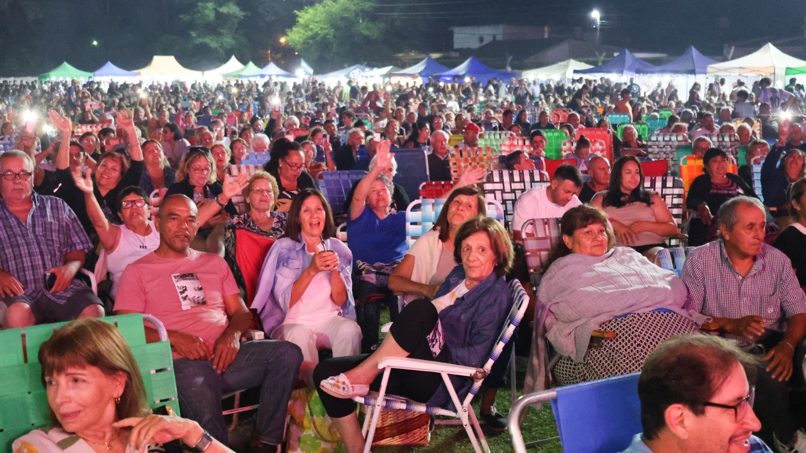 Gobernador Castro celebró la 25º Fiesta Provincial del Durazno y la Producción