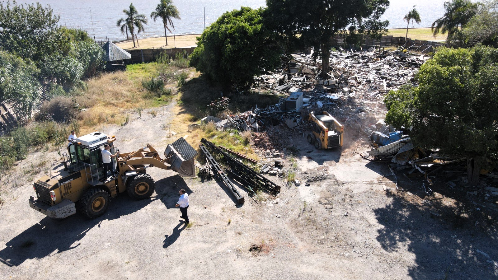 Comenzó el operativo de limpieza de la costa de Martínez donde fue suspendida la construcción de un barrio privado