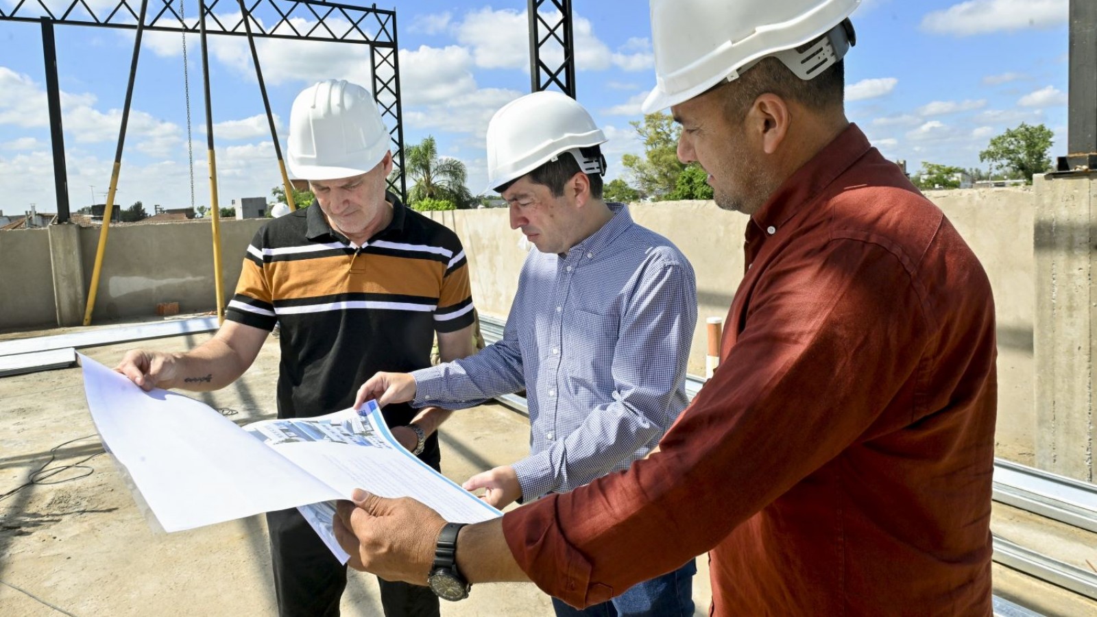 Leo Nardini supervisó el avance de importantes obras educativas en Malvinas Argentinas