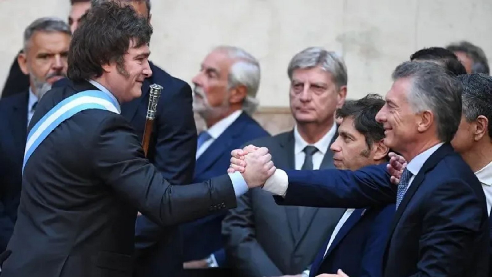 Mauricio Macri felicitó a Javier Milei por prohibir los tratamientos de cambio de género: qué dijo