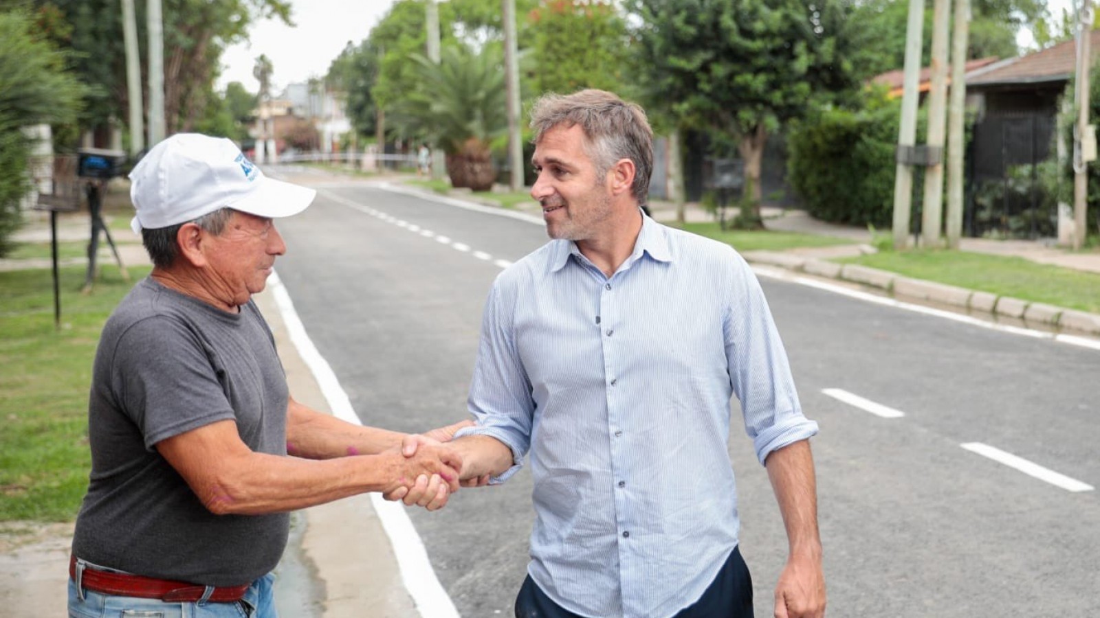 Federico Achával recorrió las nuevas obras de asfaltos de Manuel Alberti
