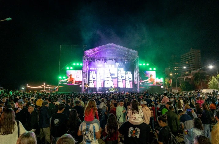 San Nicolás vibró con la 8ª edición del Festival RICO: gastronomía, música y un show de drones